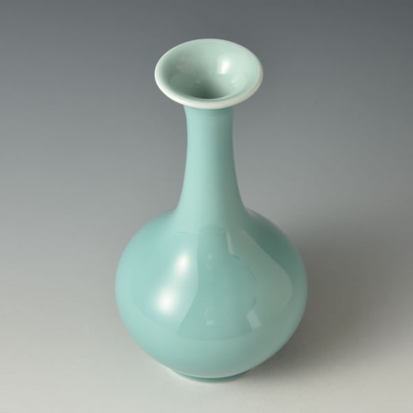 SEIJI RAPPAGATA KABIN (Celadon Trumpet-shaped Flower Vase) Nabeshima ware