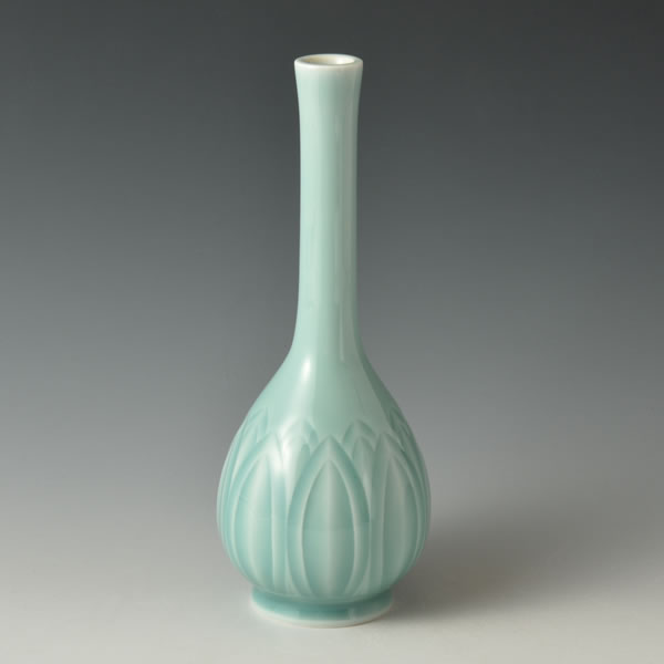 SEIJISHINOGIBORI HASU TSURUKUBI KABIN (Celadon Flower Vase with Line engraving & the Long Neck engraved Lotus design) Nabeshima ware