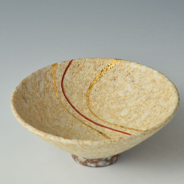 SUIDEI SHIROTANBA KINSAI SAKENOMI (White Sake Cup with Sprayed Slip decoration & Gold design B) Tanba ware