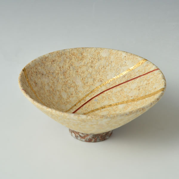 SUIDEI SHIROTANBA KINSAI SAKENOMI (White Sake Cup with Sprayed Slip decoration & Gold design B) Tanba ware