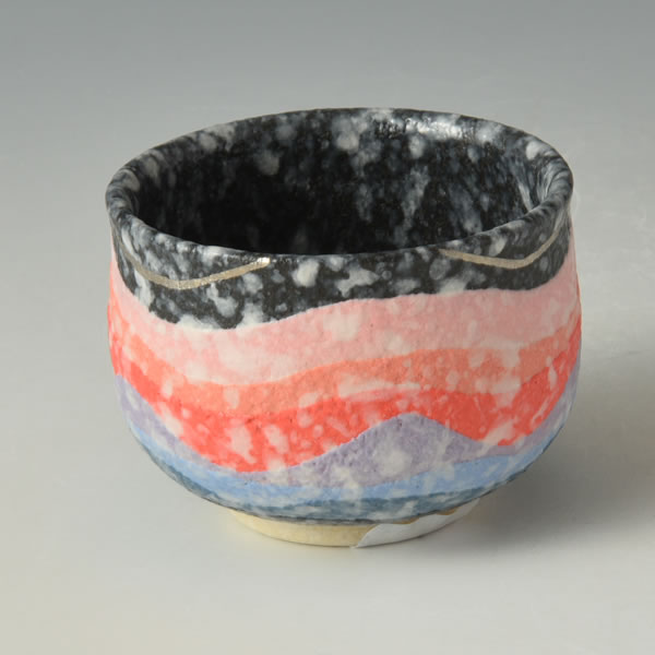 SUIDEI PLATINUMSAI SAKENOMI (Sake Cup with Sprayed Slip decoration & Platinum design)