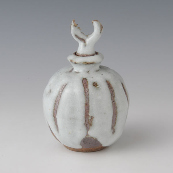 HAKUYUSAI KAZARIKOTSUBO (Jar with White glaze decoration) Kyoto ware
