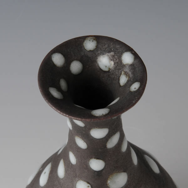 TETSUYU SHIROTOBI ICHIRINIKE (Single Flower Vase with Iron glaze) Kyoto ware