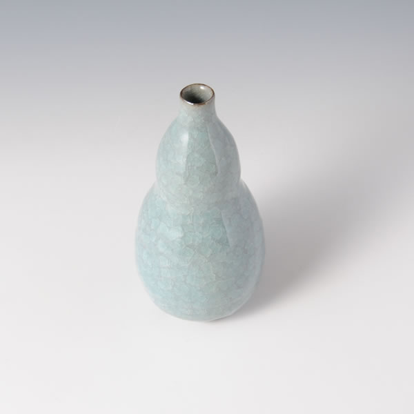 SEIJI HISAGO ICHIRINIKE (Single Flower Vase in the shape of gourd with Celadon glaze) Kyoto ware