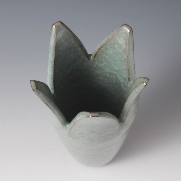 SEIJI YURI HANAIKE (Lily shaped Flower Vase with Celadon glaze) Kyoto ware