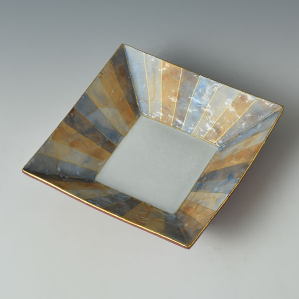 SAISHIKIKINSAI HACHI (Bowl with overglaze enamell and gold decoration B) Kutani ware