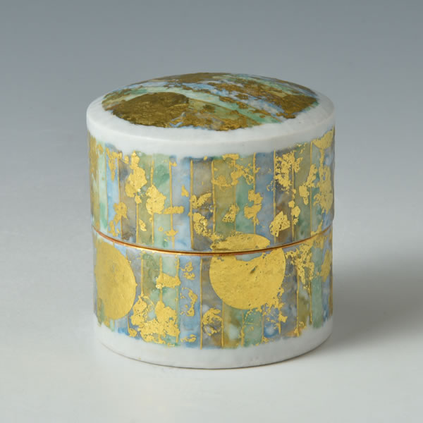 SAISHIKIKINSAI KAKUBACHI (Bowl with overglaze enamel and gold decoration D) Kutani ware