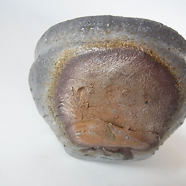 YOHEN GUINOMI TEBINERI (Sake Cup with Kiln Effects by Hand-forming) Bizen ware