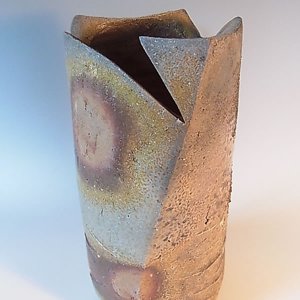 KIRIKUCHI YOHEN HANAIRE (Flower Vase with Cut Section & Kiln Effects) Bizen ware