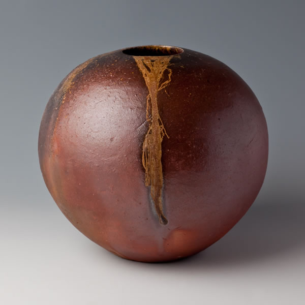 BIZEN YUDASUKI MARUTSUBO (Spherical Jar with glazed Fire Marks) Bizen ware