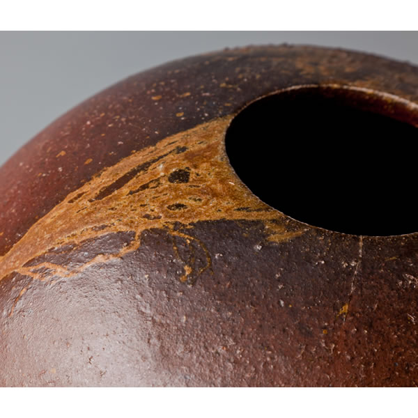 BIZEN YUDASUKI MARUTSUBO (Spherical Jar with glazed Fire Marks) Bizen ware