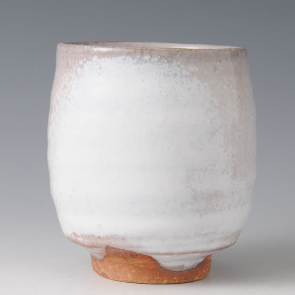 SHIRAHAGI YOHEN YUNOMI (White-colored Hagi ware Tea Cup with Kiln Effects) Hagi ware