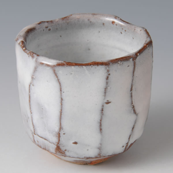 SHIRAHAGI YOHEN MENTORI GUINOMI (White-colored Hagi ware Faceted Sake Cup with Kiln Effects) Hagi ware