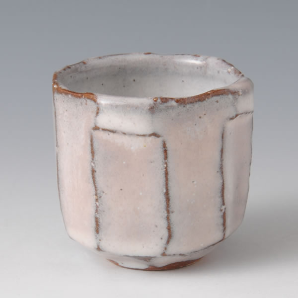 SHIRAHAGI YOHEN MENTORI GUINOMI (White-colored Hagi ware Faceted Sake Cup with Kiln Effects) Hagi ware
