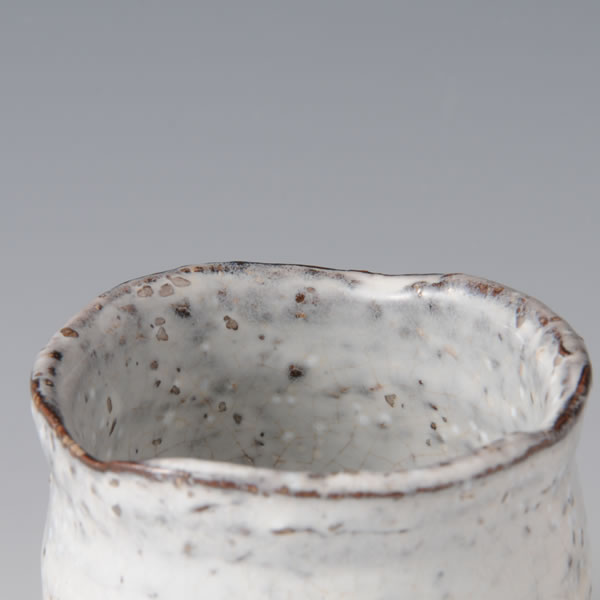 SHIRAHAGI YOHEN GUINOMI (White-colored Hagi ware Sake Cup with Kiln Effects C) Hagi ware