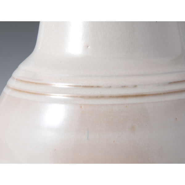 HAKUYU YOHEN TSUBO (Jar with White glaze and Kiln Effects B) Hagi ware