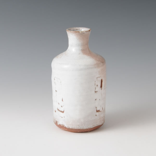 SHIROHAGI YOHEN TOKKURI (White-colored Hagi ware Sake Bottle with Kiln Effects) Hagi ware