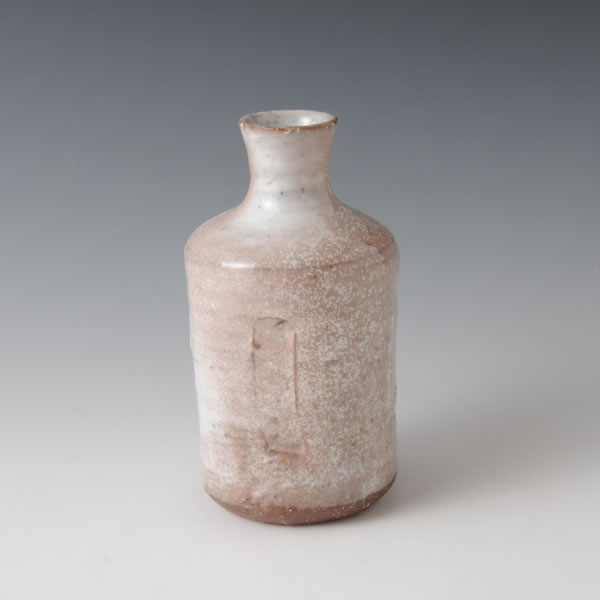 SHIROHAGI YOHEN TOKKURI (White-colored Hagi ware Sake Bottle with Kiln Effects) Hagi ware