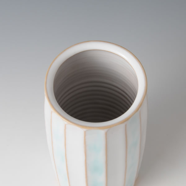 HAKUYU RYOKUSAI HANAIRE (Green Colored Flower Vase with White glaze) Hagi ware
