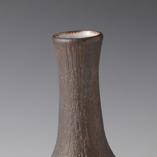 KOKUSAI HANAIRE (Flower Vase with Black decoration) Hagi ware