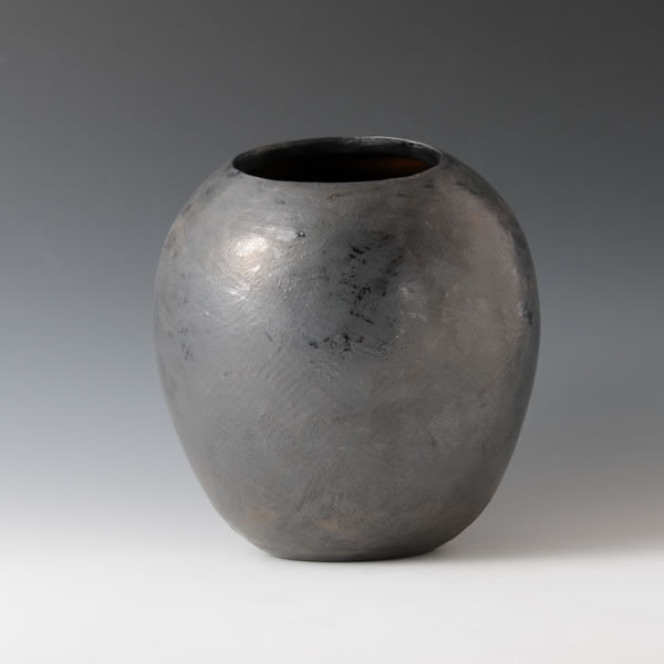 KOKUSAI TSUBO (Jar with Black decoration) Hagi ware