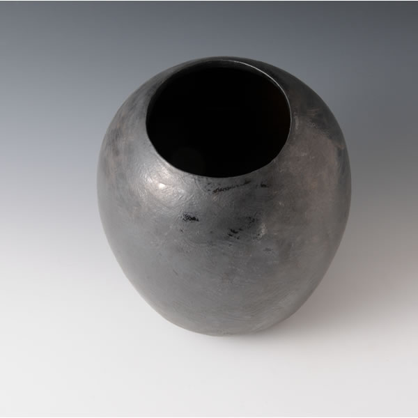 KOKUSAI TSUBO (Jar with Black decoration) Hagi ware