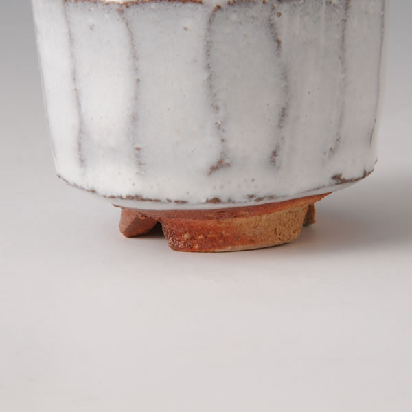 HAKUYU YOHEN GUINOMI (Sake Cup with White glaze and Kiln Effects D) Hagi ware