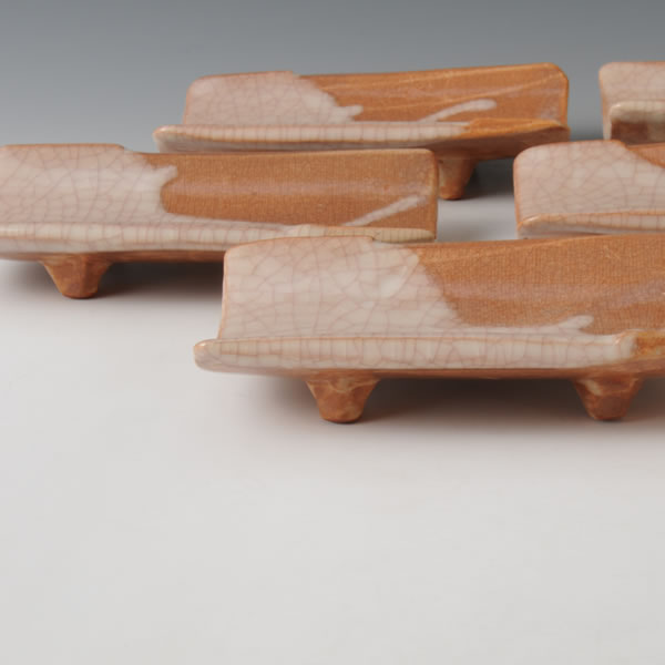 HAGI KAWARAGATA KUMIZARA (Roofing tiles-shaped Plates) Hagi ware