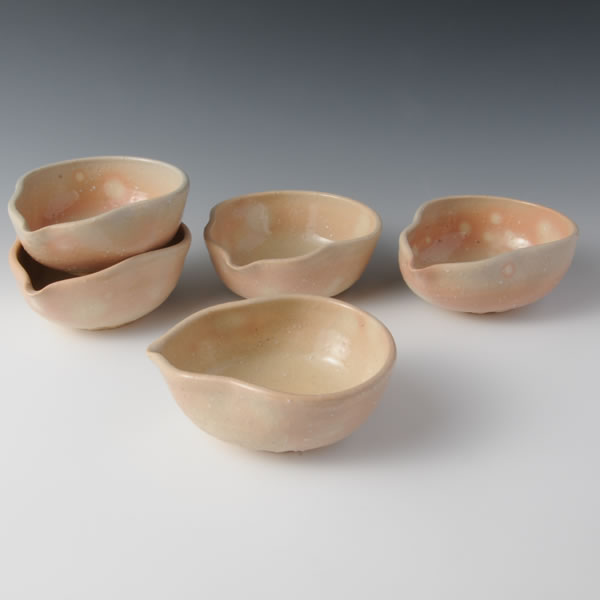 HYOTAN KUMIBACHI (Bowls in the shape of gourd) Hagi ware