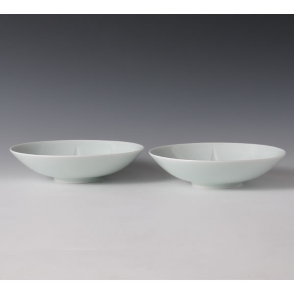 SEIHAKUJI HORITAYOHACHI (White Porcelain Bowls with Engraved & Pale Blue glaze) Arita ware