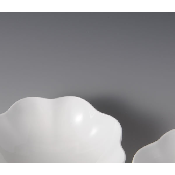 HAKUJI RINAKA BACHI (White Porcelain Bowls with Foliate Rim) Airta ware