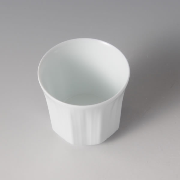 HAKUJI MENTORI SENBORI GUINOMI TATE (White Porcelain Faceted Sake Cup with Engraved Line design) Arita ware