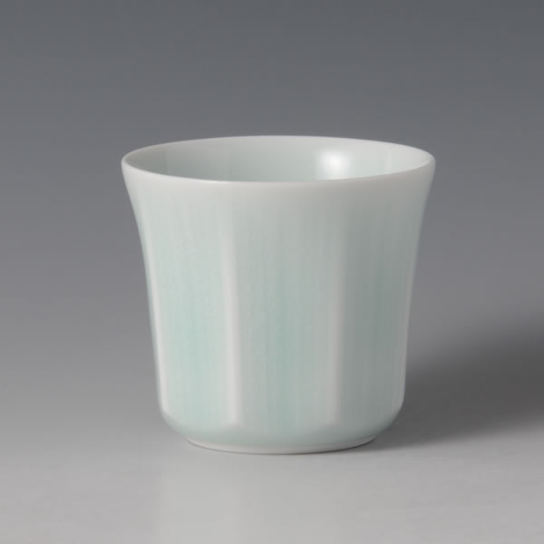 SEIHAKUJI MENTORI SENBORI GUINOMI TATE (White Porcelain Faceted Sake Cup with Engraved Line design & Pale Blue glaze) Arita ware