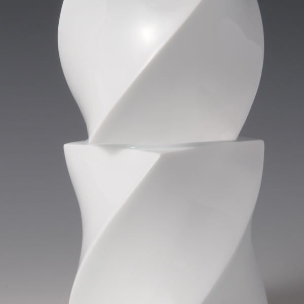 HAKUJI MENTORI KAKI (White Porcelain Faceted Vase) Arita ware
