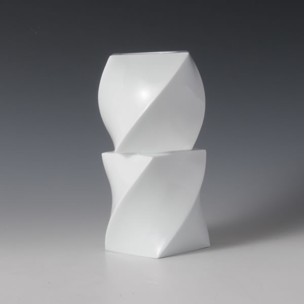 HAKUJI MENTORI KAKI (White Porcelain Faceted Vase) Arita ware