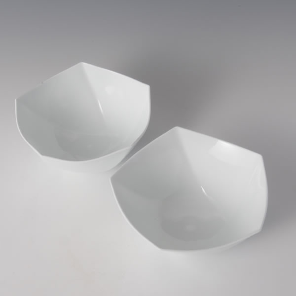 HAKUJI GOHOBACHI (White Porcelain Pentagonal Bowl) Arita ware