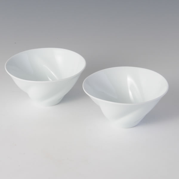 HAKUJI HINERI KOBACHI (White Porcelain Bowl with Twist pattern) Arita ware