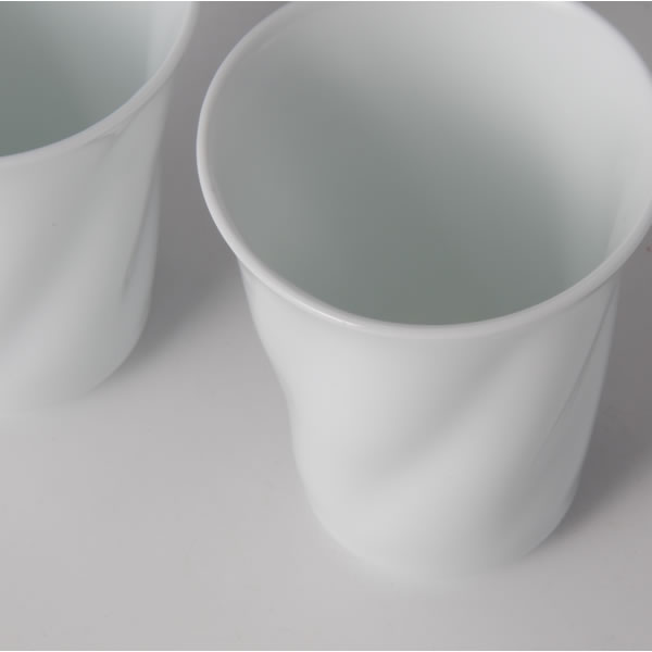 HAKUJI HINERI MINIKOPPU (White Porcelain Cup with Twist pattern) Arita ware
