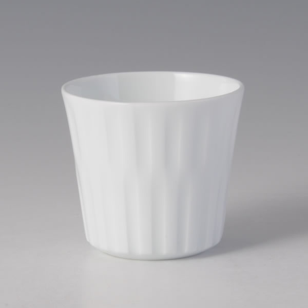 HAKUJI SENBORI GUINOMI (White Porcelain Sake Cup with Line engraving) Arita ware