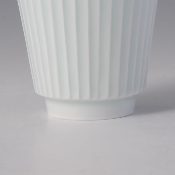 SEIHAKUJI SENBORI GUINOMI (White Porcelain Sake Cup in Line engraving with Pale Blue glaze A) Arita ware