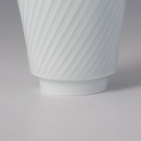 SEIHAKUJI SENBORI GUINOMI (White Porcelain Sake Cup in Line engraving with Pale Blue glaze B) Arita ware