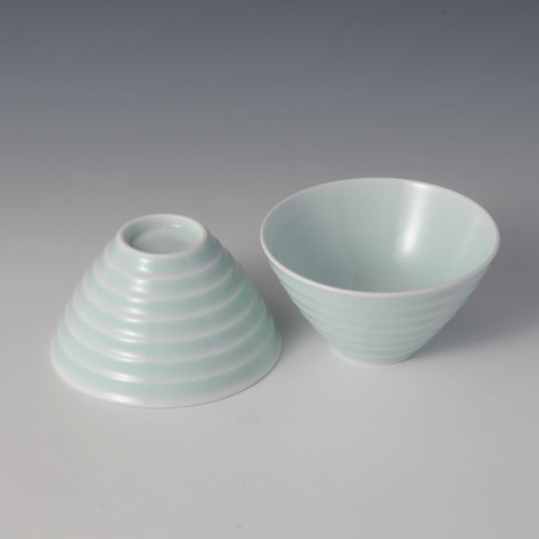 SEIHAKUJI SENDAN TAYOWAN (White Porcelain Bowl in Line design with Pale Blue glaze) Arita ware