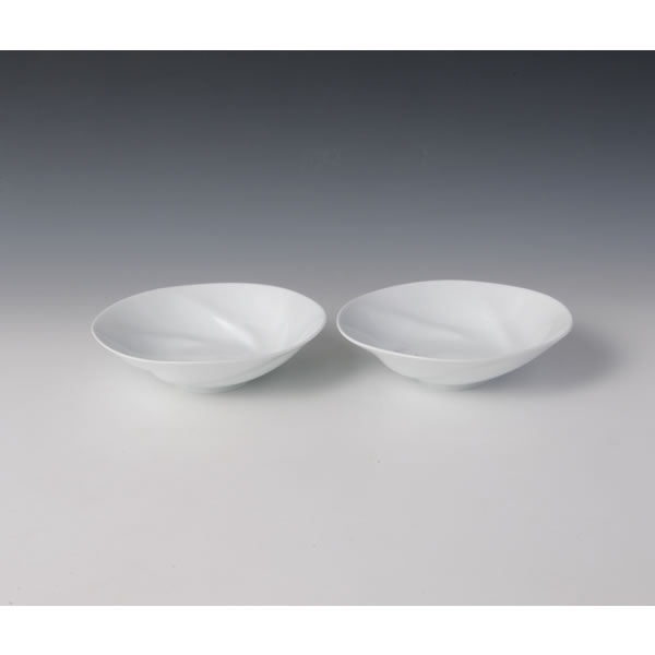 HAKUJI GOHOHINERI TAYOBACHI (White Porcelain Bowl with Five-direction twist) Arita ware