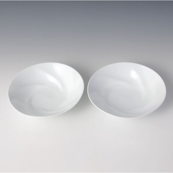HAKUJI GOHOHINERI TAYOBACHI (White Porcelain Bowl with Five-direction twist) Arita ware