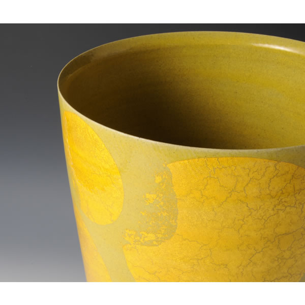 YURIKINSAI MARUMON HANAIRE (Flower Vase with Circle design in underglaze gold)
