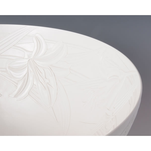 KASABURANKA INKOKUBACHI (Bowl with Lilium Casa Blanca design in Intaglio) Arita ware