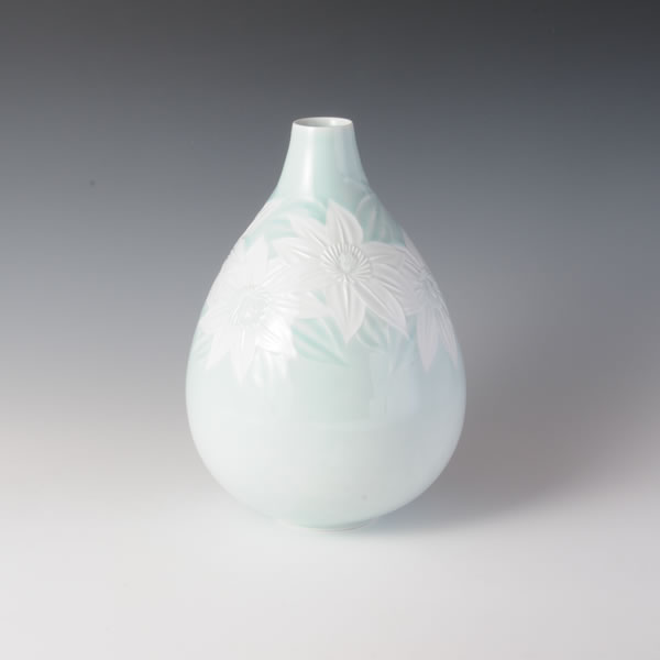 SEIHAKUJI KUREMACHISU INKOKUTSUBO (Jar in Clematis design with Pale Blue glaze in Intaglio) Arita ware