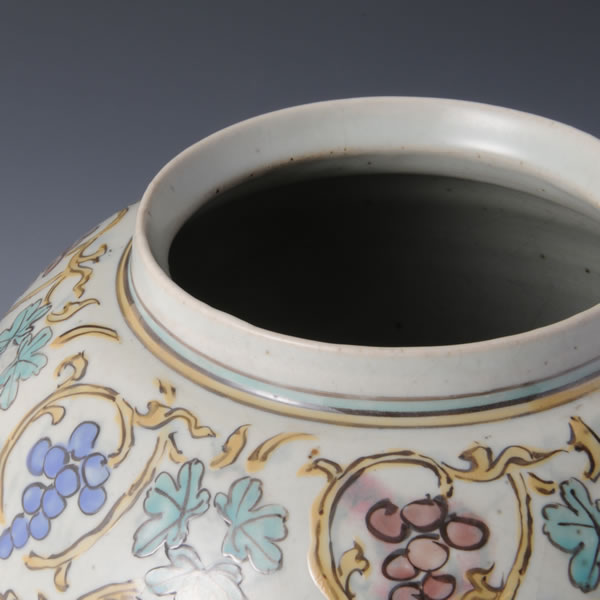 IROE BUDOMON KABIN (Flower Vase with Grape design in overglaze enamel) Hizenyoshida ware