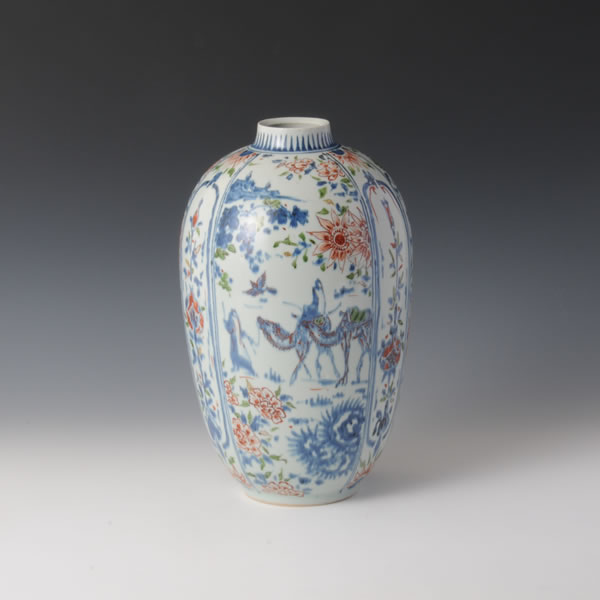 SOMENISHIKI SARASA RAKUDAMON KABIN (Flower Vase with Chintz & Camel design in polychrome overglaze painting) Hizenyoshida ware