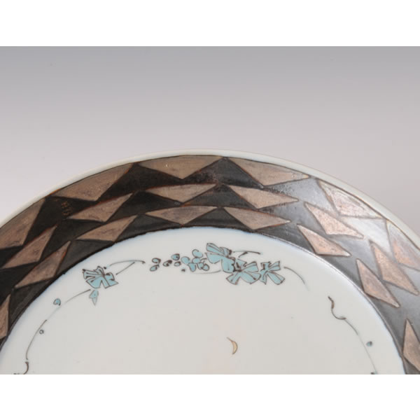 GINSAI IROE BUDORAKUDAMON SARA (Plate with Grape and Camel design in overglaze enamel) Hizenyoshida ware
